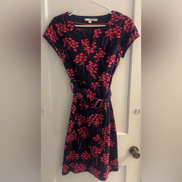 BODEN Notch Neck Shift Dress Navy & Pink Floral Damask Belted Lined Size 4R - Picture 1 of 4
